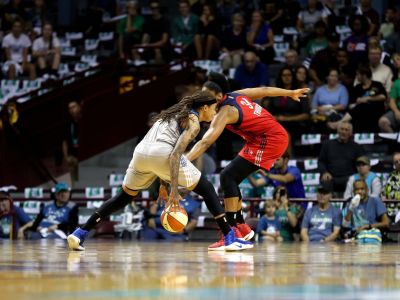 Lynx a Sparks vyhrali prvé zápasy semifinále play off WNBA