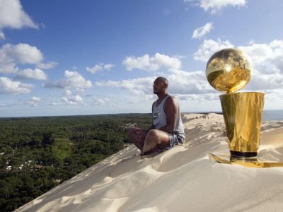 Pred spaním si dáva červené víno, teraz vymenil NBA za parížsky život