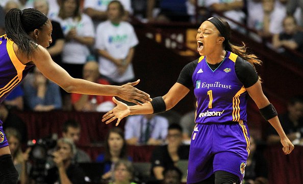 LA Sparks uspeli v prvom zápase finále WNBA na palubovke Lynx