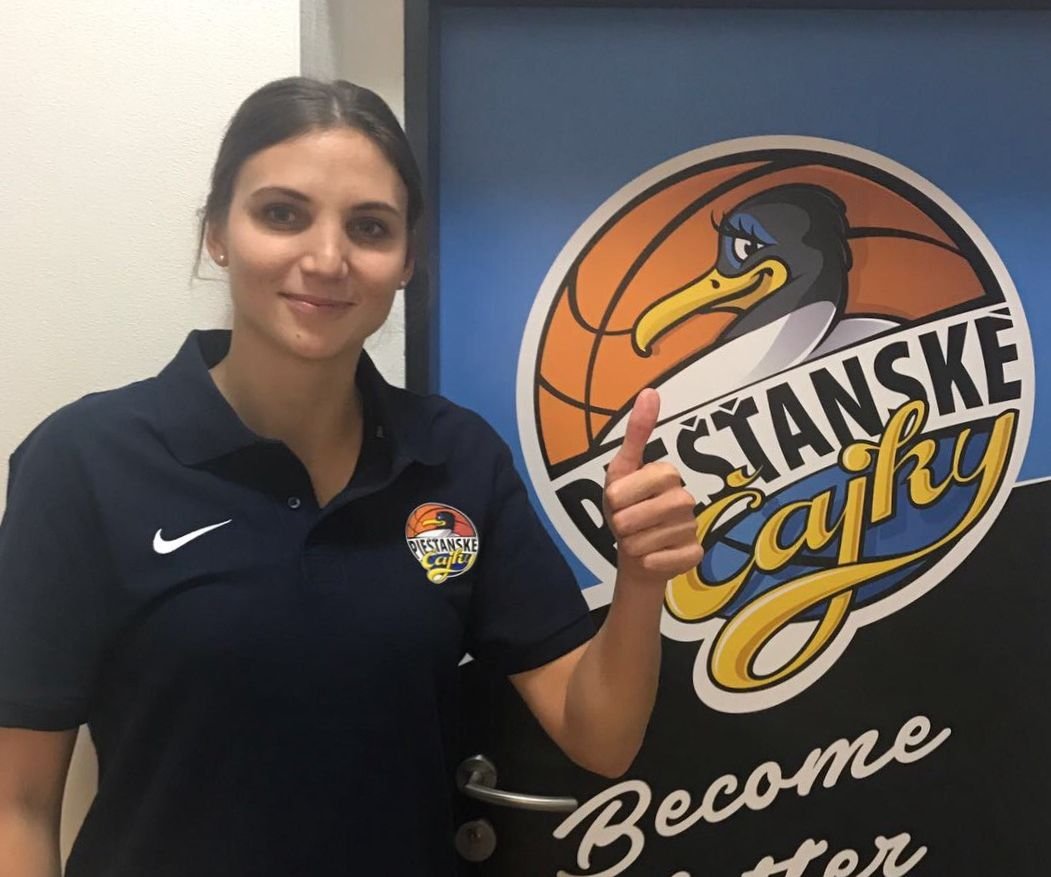 V tíme Čajok končí Asia Boyd, na jej miesto prichádza Češka Kateřina Zohnová
