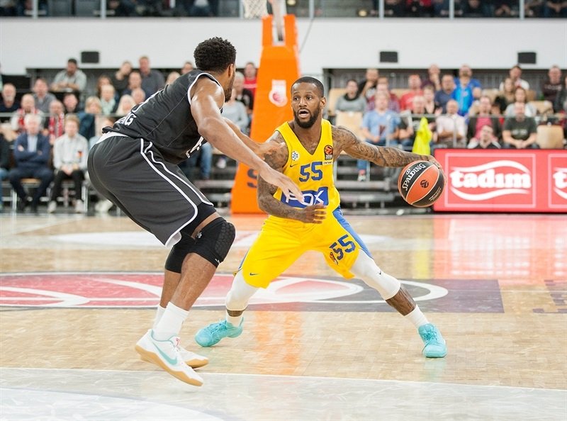 Na výške nezáleží, basketbalový drobec predviedol v Eurolige skvelú šou