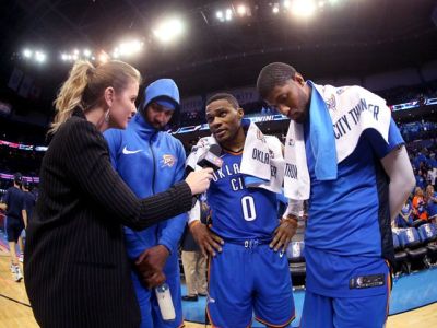 Triple-double Westbrooka, 50 bodov posíl a hladký triumf Oklahoma City