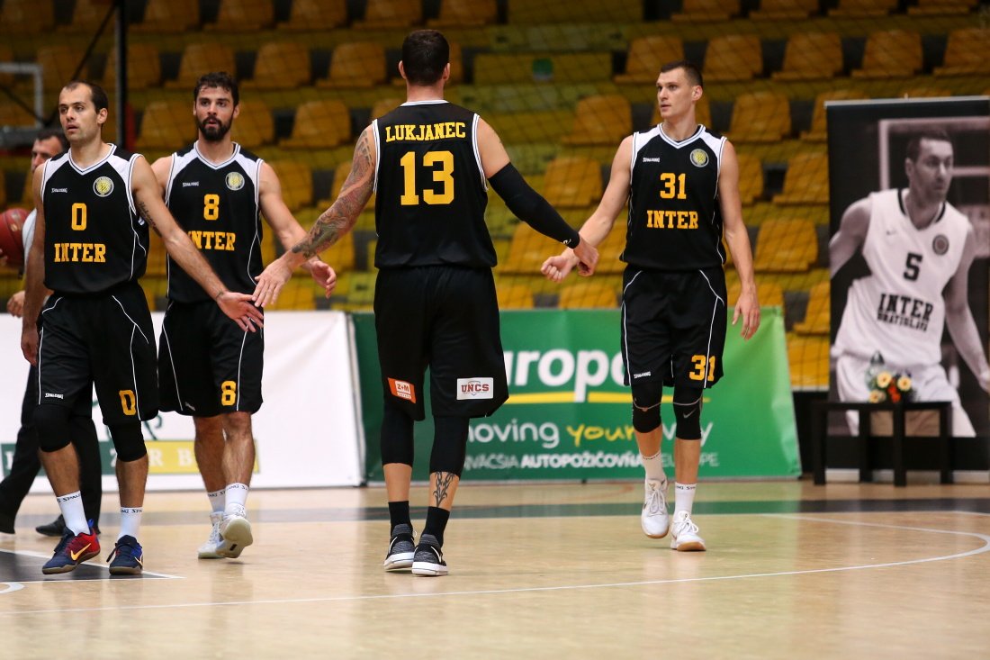 VIDEO+ONLINE: Komárno hrá v Handlovej, Levice hostia Karlovku