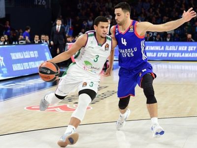 Málaga uspela na palubovke Anadolu Efes