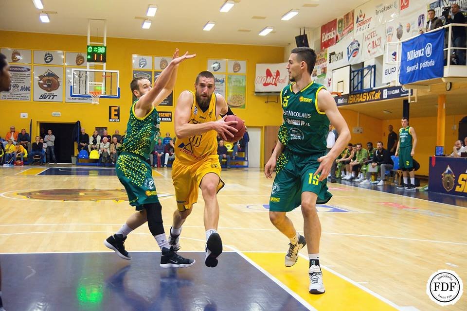 Levice zabudli rýchlo na Inter a udržali druhé miesto výhrou vo Svite