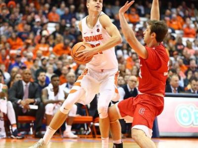 VIDEO Doležaj začal v Syracuse sľubne, tlieskalo mu 21 tisíc divákov