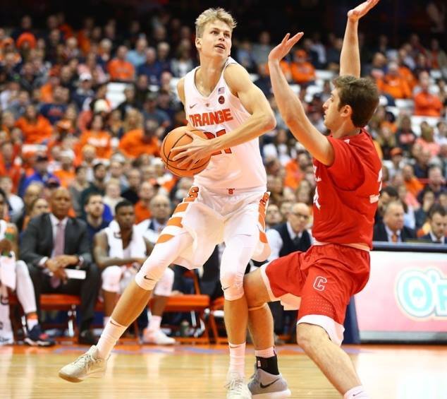 VIDEO Doležaj začal v Syracuse sľubne, tlieskalo mu 21 tisíc divákov
