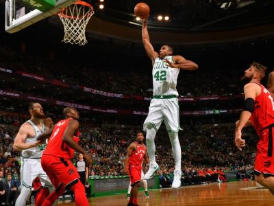 Celtics predĺžili víťaznú šnúru, Harden zariadil triumf Houstonu