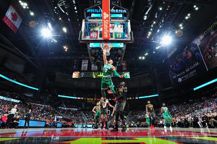 Nezastavitelný Boston s 15. triumfom v sérii, nezaváhali ani Golden State a Houston