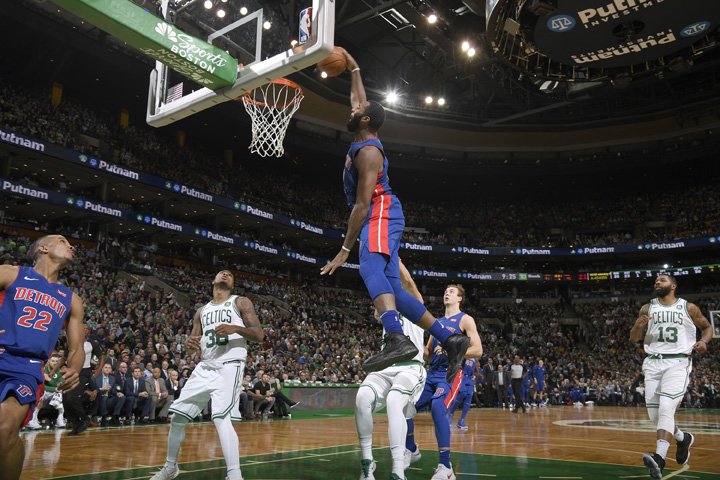 Domáce prehry Bostonu a Golden State, ôsme víťazstvo Clevelandu v sérii