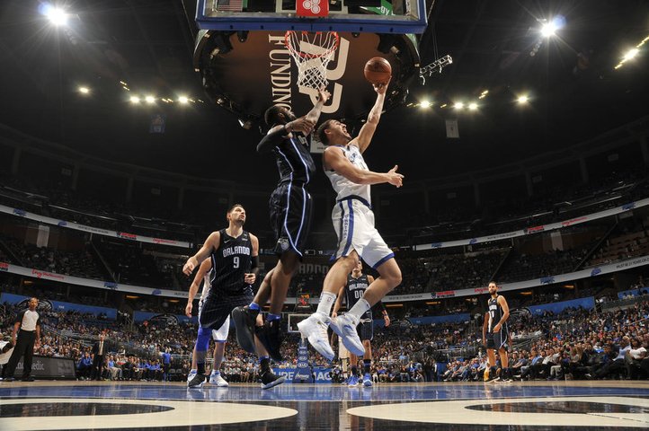 Golden State víťazne v Orlande, 41 bodov nováčika Mitchella z Utahu