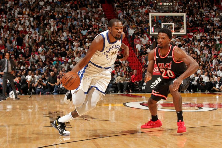Golden State aj Houston víťazne, triple-double Westbrooka
