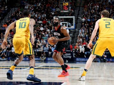 Houston vyhral ôsmy zápas po sebe
