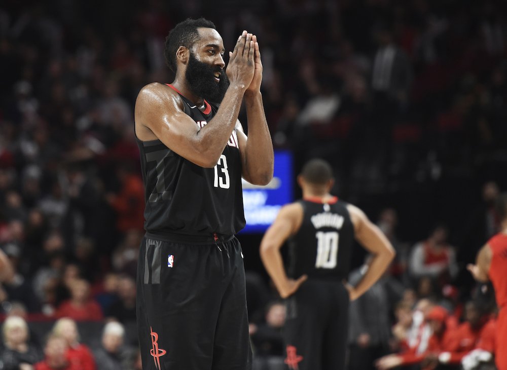 Harden nastrieľal za dva zápasy famóznych 102 bodov a vylúčili ho