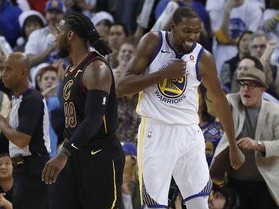VIDEO Vianočná repríza finále NBA. Durant znova predčil Jamesa