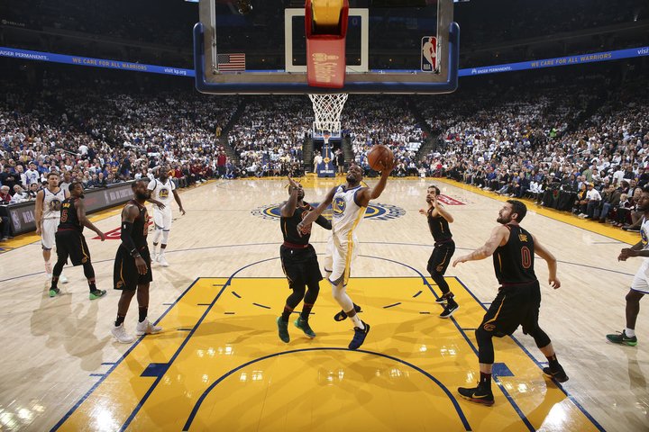 V repríze finále víťazstvo Golden State nad Clevelandom