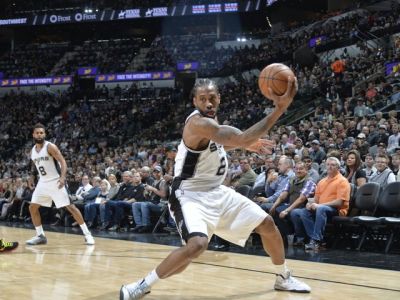 Ťažko skúšaný Kawhi Leonard opäť nehral, dostal čas na doliečenie zranenej nohy