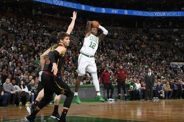 Boston v šlágri zdolal Cleveland, víťazstvá Golden State a Houstonu