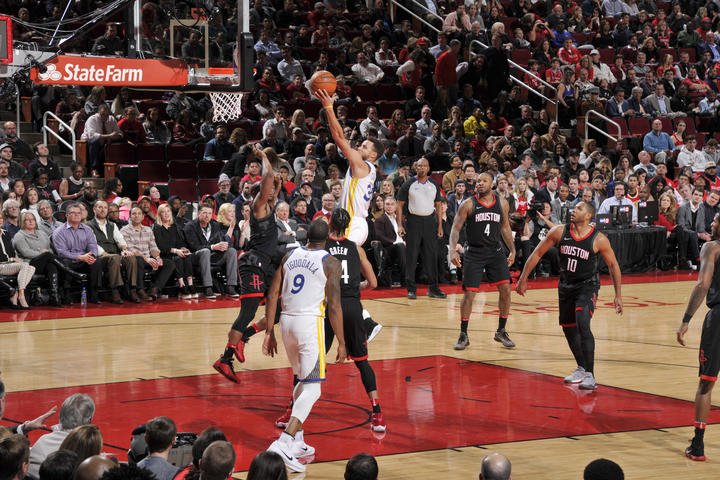 V šlágri víťazstvo Golden State na palubovke Houstonu