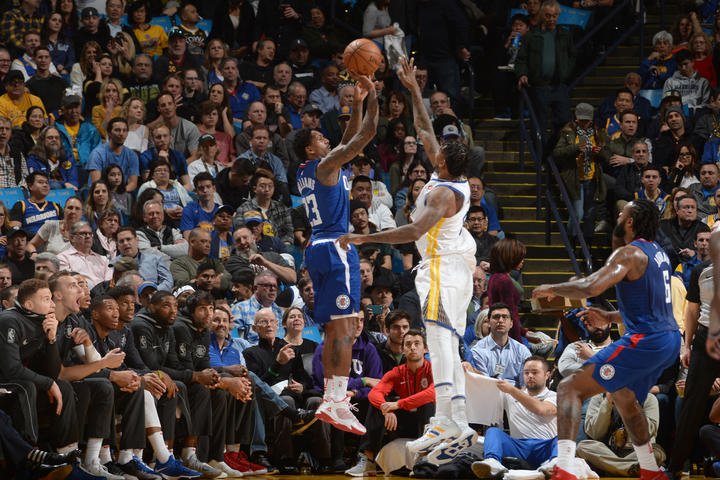 Obhajca Golden State bez Stephena Curryho nestačil na LA Clippers, 50-bodový Lou Williams