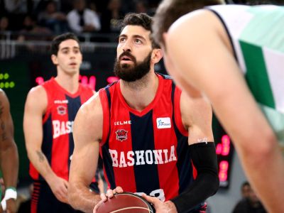K basketbalu ho priviedol otec, dnes patrí Šengelia k najlepším hráčom v Eurolige