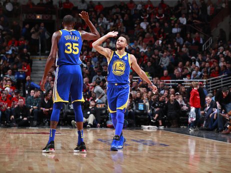 Golden State so 14. triumfom na palubovke súpera siaha na rekord profiligy