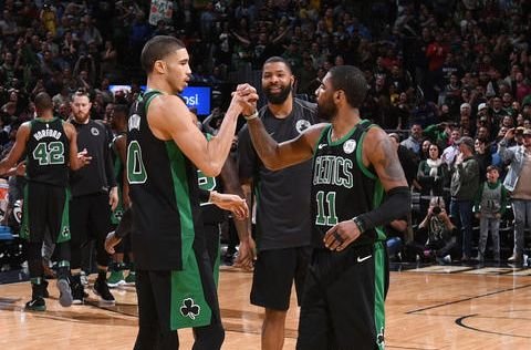 Tesný triumf Bostonu v Denveri, Milwaukee štvrtýkrát v sérii víťazne po zmene trénera