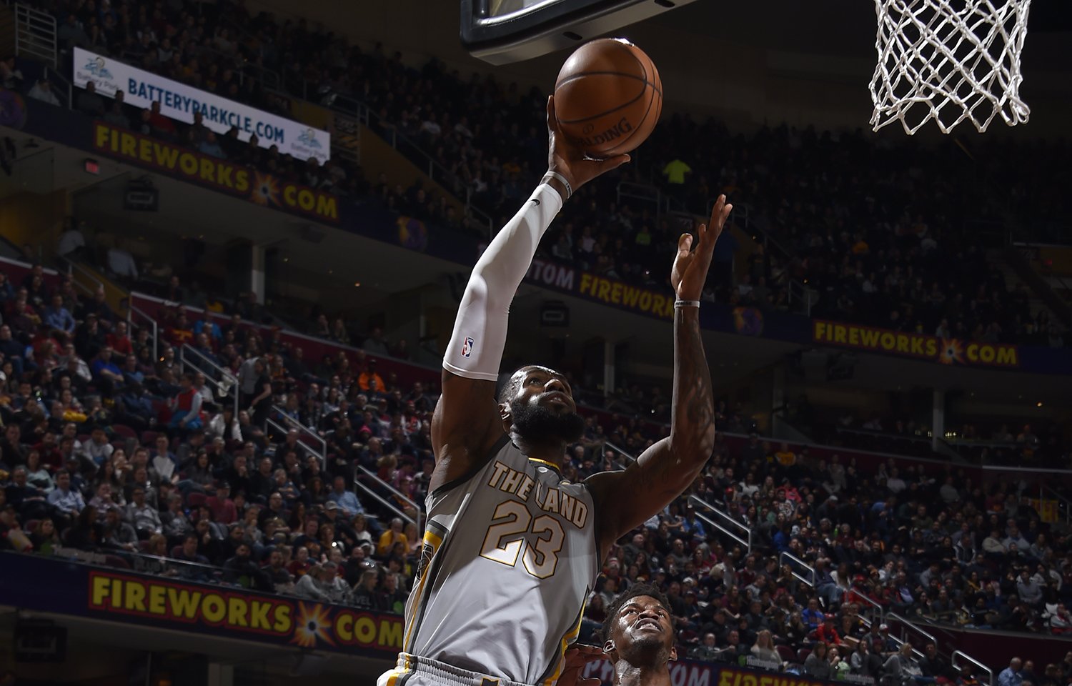 LeBron James parádnym výkonom doviedol Cleveland k víťazstvu