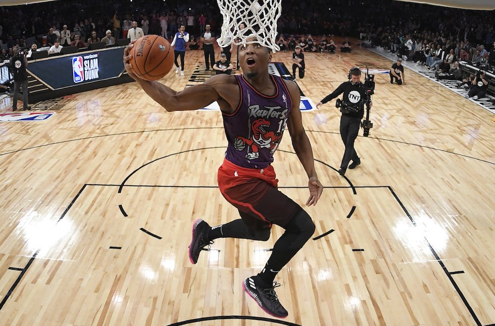 VIDEO Pri smečoch v NBA zvíťazilo retro, skvelý nováčik pripomenul Vinca Cartera
