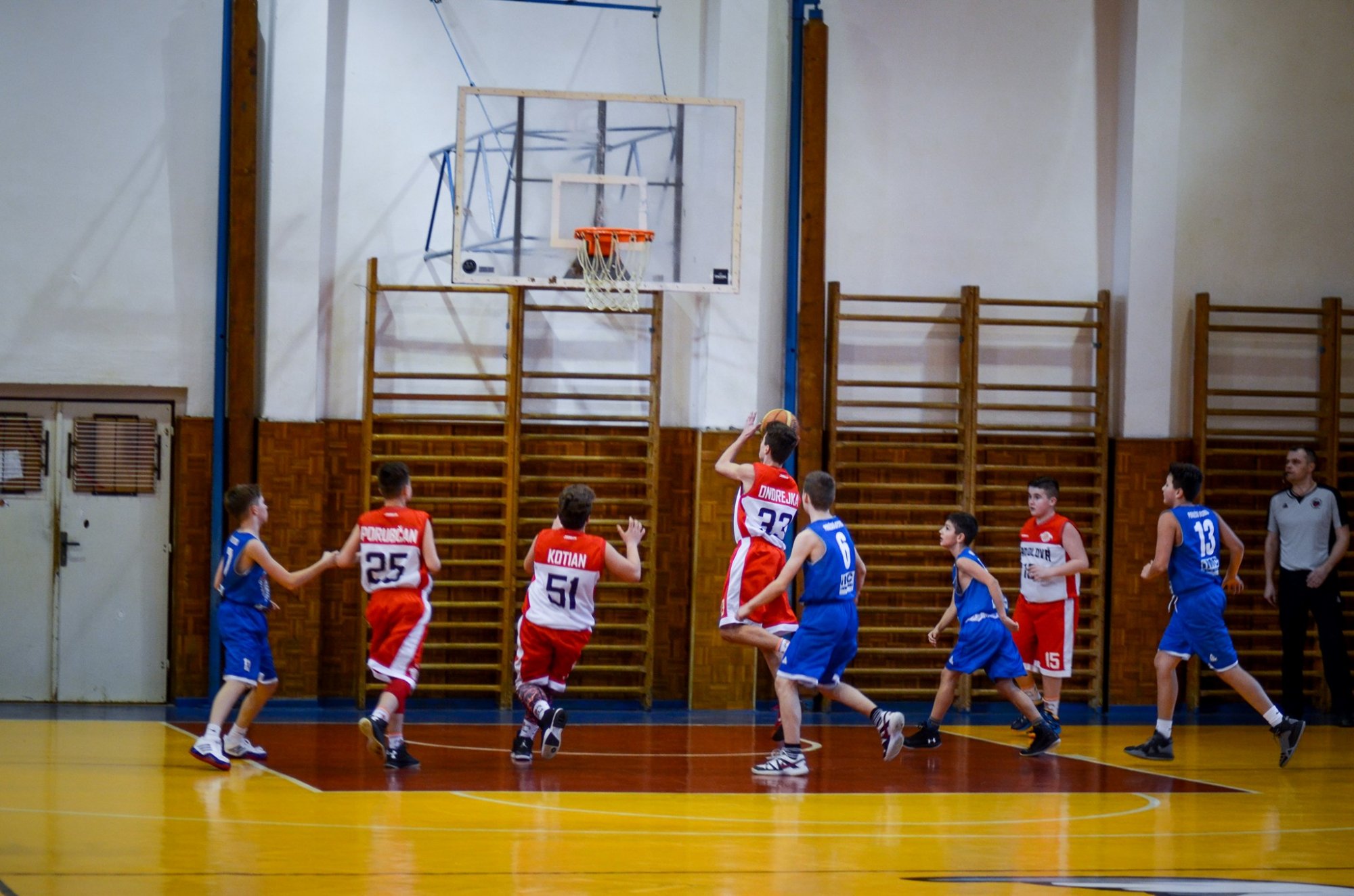 Basketbalisti ŠBK Handlová bez jedinej prehry s fantastickou atmosférou na domácich zápasoch !