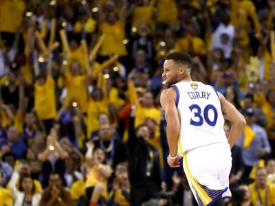 Golden State opäť prišlo o Curryho, Cleveland s istotou play-off