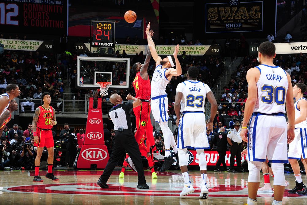 Golden State s piatym triumfom po sebe, Devin Booker pokoril 4000 bodov