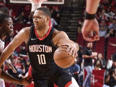 Houston zdolal Detroit až po predĺžení, historický večer pre Walkera a Charlotte