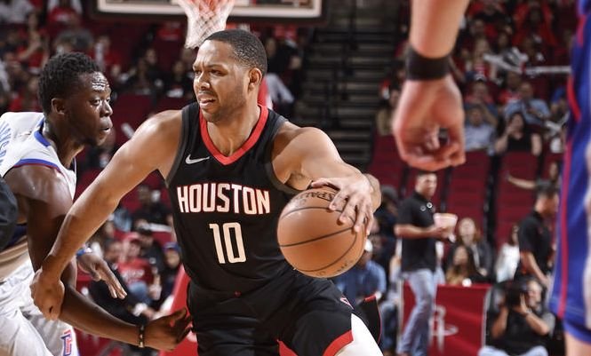 Houston zdolal Detroit až po predĺžení, historický večer pre Walkera a Charlotte