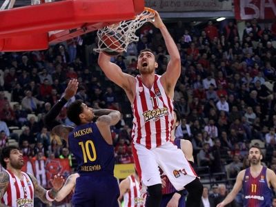 Pôvodne sa chcel stať olympijským plavcom, k basketbalu sa dostal vďaka šikane