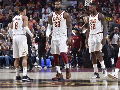 LeBron prekonal Michaela Jordana, jedenásty triumf Houstonu v rade