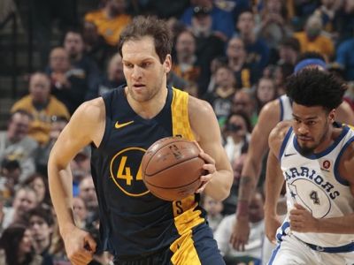 Golden State narazil na rozbehnutú Indianu, víťazný návrat Lua na lavičku Clevelandu