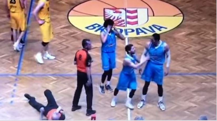 VIDEO: Zabával sa aj legendárny Shaq. V českej lige simuloval rozhodca