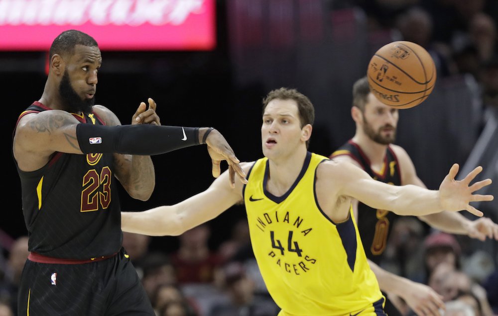 VIDEO Chorvát Bogdanovič zatienil fantastickou streľbou LeBronov Cleveland