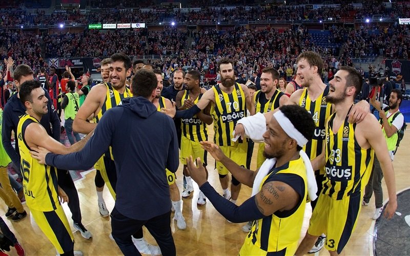 Žalgiris a Fenerbahce vyhrali svoje série 3:1 a sú vo Final Four