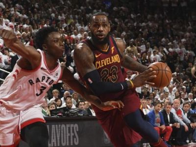 Cleveland triumfoval v Toronte, víťazný návrat Stephena Curryho po zranení