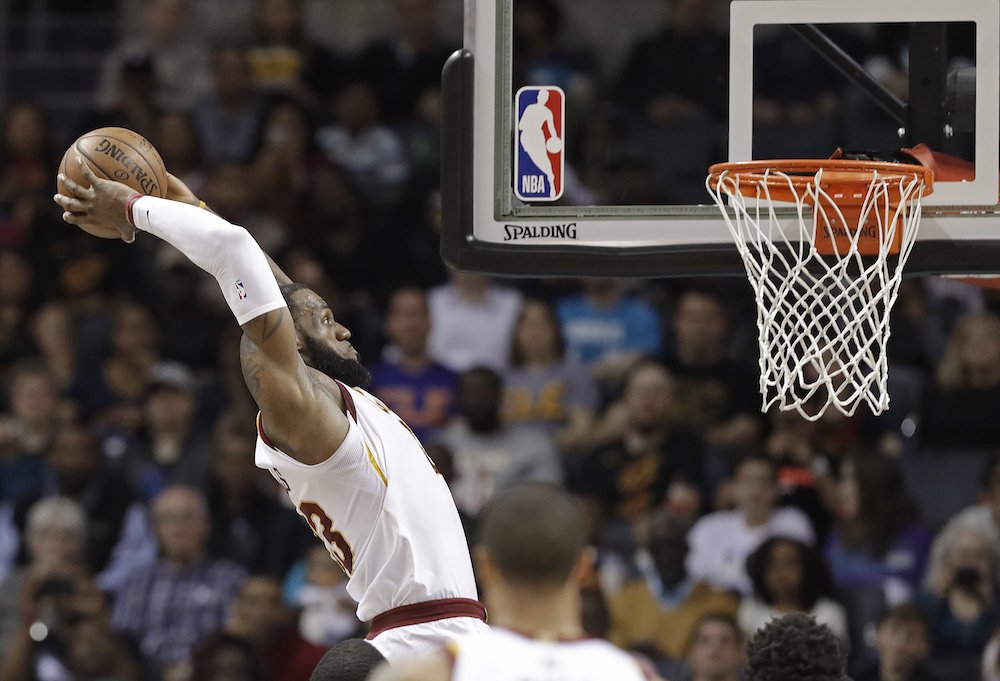 VIDEO LeBron sa znova „vysmieva“ z Toronta, školí favorizovaných Raptors