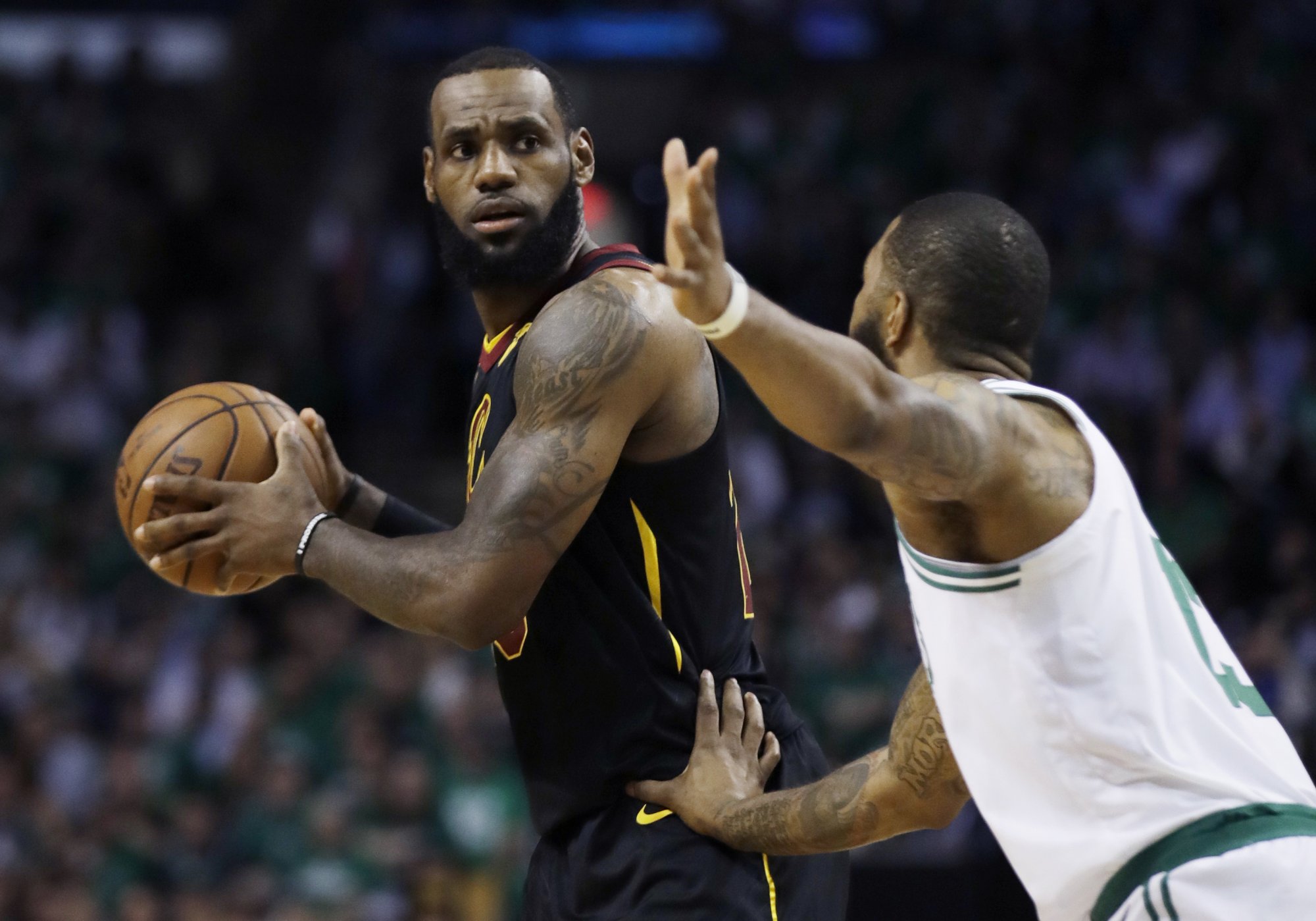 Nad Clevelandom sa zmráka. Dvadsaťročný Tatum zatienil LeBrona a ťahá Boston do finále