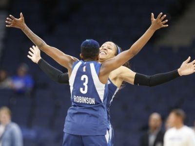 Lynx vyhrali v New Yorku, Storm porazili Sky až po predĺžení