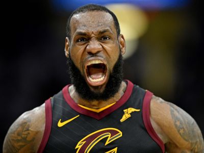 Muž kľúčových okamihov. Fenomenálny James si vynútil rozhodujúci zápas