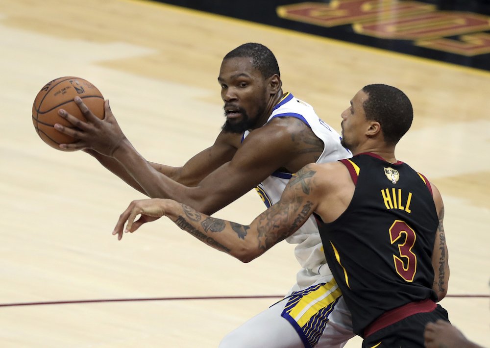 Fantastický Durant nastrieľal 43 bodov a Golden State je zápas od titulu