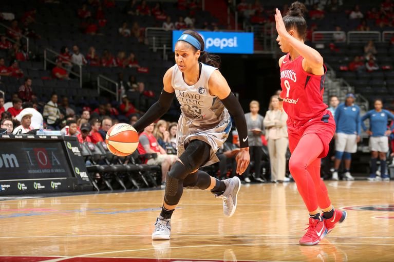 Washington Mystics domka prehrali s Minnesota Lynx, Toliverová dala 15 bodov