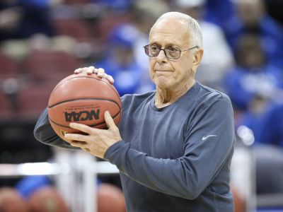 Ako jediný tréner vyhral titul v NBA aj v NCAA, na staré kolená odchádza do Talianska