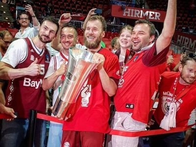 Gavel oslavuje 5. nemecký titul, ako kapitán vyhral s Bayernom Mníchov