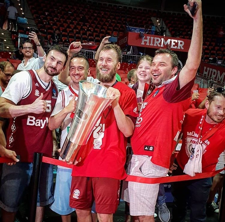Gavel oslavuje 5. nemecký titul, ako kapitán vyhral s Bayernom Mníchov